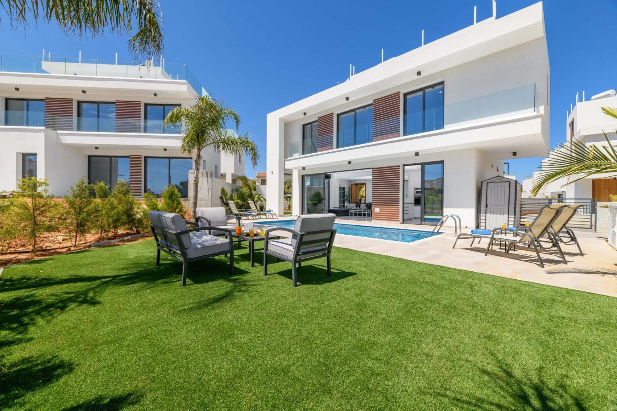 פרוטאראס By The Beach - Royal Sapphire Villa מראה חיצוני תמונה